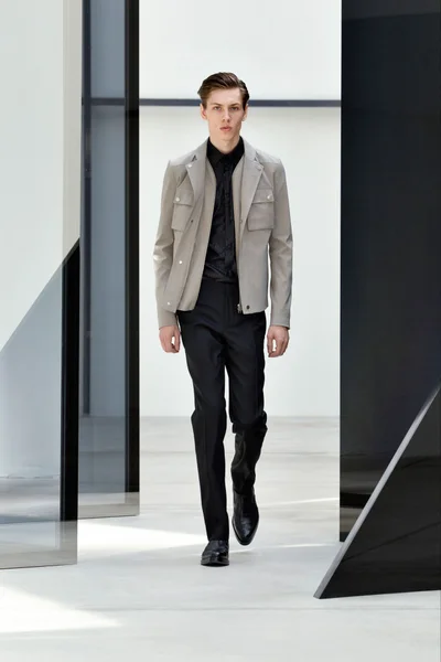Look 10